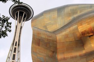 Museum of Pop Culture und "Experience Music Project" mit Space Needle