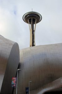 Museum of Pop Culture und "Experience Music Project" mit Space Needle