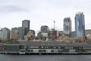 Wolkenkratzer, im Vordergrund das Seattle Aquarium