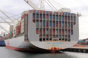 Containerfrachter im Hafen