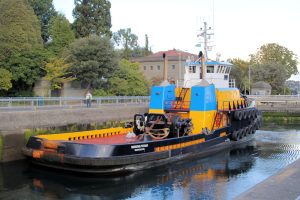 Der Schlepper wird gehoben