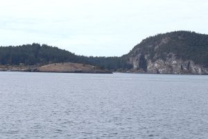 Kleine Insel in der Bucht