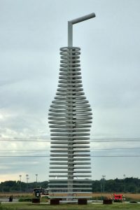 Pops on 66, die 66 Fuß (20 m) hohe Pop-Flasche ist eigentlich beleuchtet