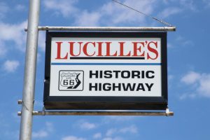 Lucille's Schild