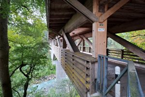 Längste freigespannte Holzbrücke der Schweiz