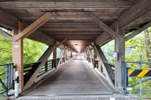 Längste freigespannte Holzbrücke der Schweiz