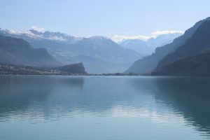 Blick über den Brienzersee nach Osten