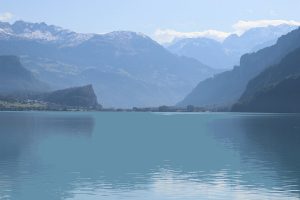 Blick über den Brienzersee nach Osten