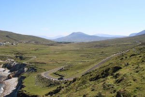 Die Straße ist ein Teil des Wild Atlantic Way