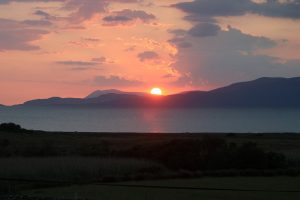 Sonnenuntergang in der Bucht bei Bertra Beach