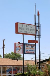 Brad's Desert Inn Leuchtreklame