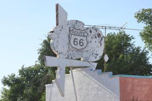 Ehemalige Leuchtreklame der Green Door Bar 