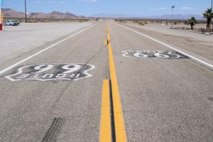 Route 66 auf der Straße aufgemalt