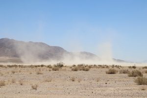 Kleiner Sandsturm auf dem Weg nach Yermo