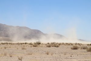 Kleiner Sandsturm auf dem Weg nach Yermo