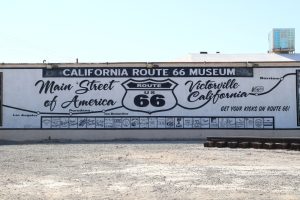 Wandgemälde am California Route 66 Museum