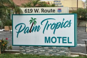 Palm Tropics Motel Leuchtreklame