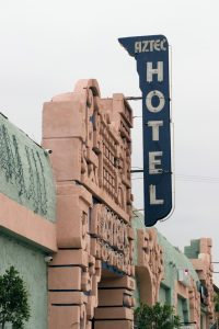 Aztec Hotel Leuchtreklame