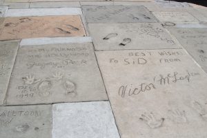 Links: Gregory Peck, 1949; rechts Victor McLaglen, 1936