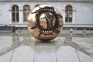 Skulptur „Sphere Within Sphere“