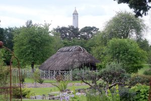 The Viking House (im Hintergrund der Turm der Friedhofskirche)